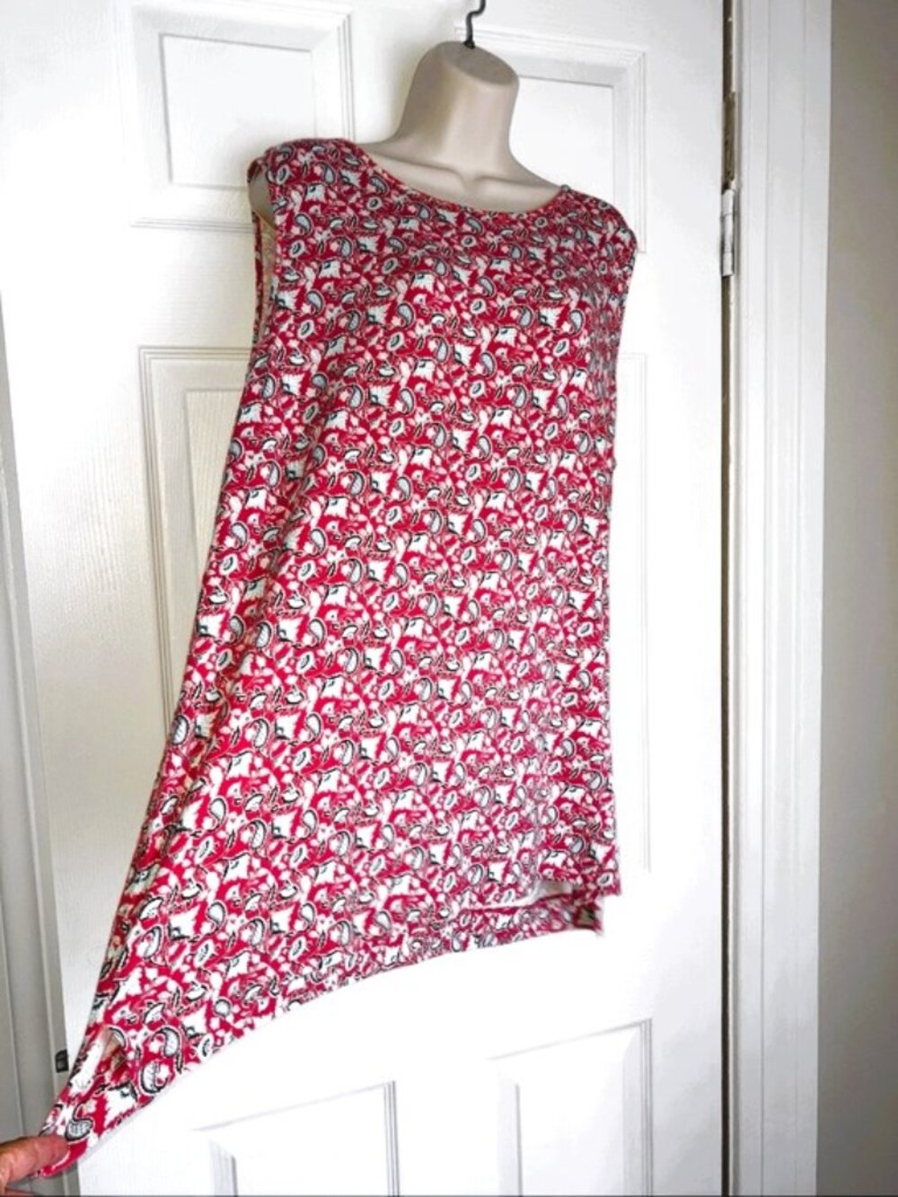 J JILL Sleeveless Red Floral and Paisley Design Tunic Tank Top Women’s Large